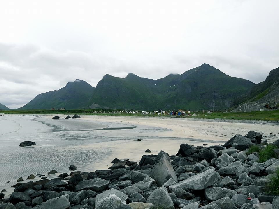 Ein Strand der Lofoten in Norwegen